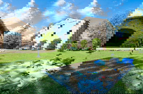 Foto 1 - Spacious Holiday Home With Swimming Pool