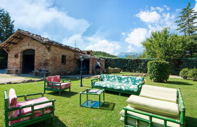 Spacious Holiday Home With Swimming Pool - Photo 38