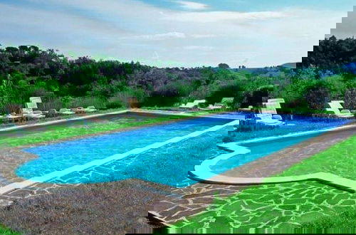 Foto 26 - Spacious Holiday Home With Swimming Pool