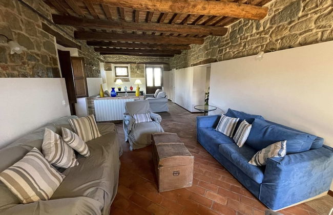 Spacious Holiday Home With Swimming Pool - Photo 12