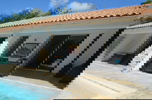 Foto 25 - Modern Holiday Home With Private Pool and Garden