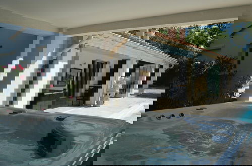 Foto 27 - Modern Holiday Home With Private Pool and Garden