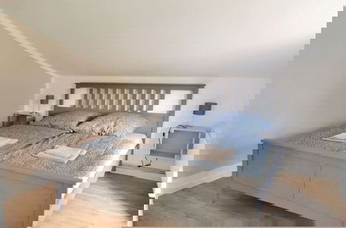 Foto 2 - Inviting Apartment Near Lake