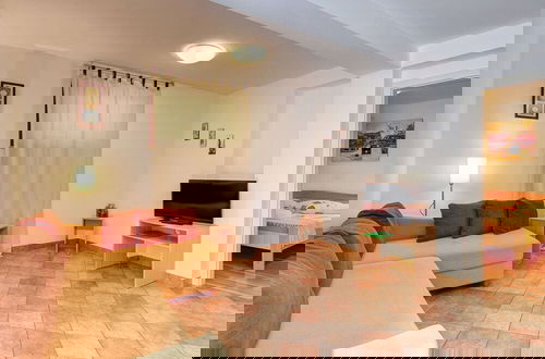 Foto 10 - Spacious Home With Private Terrace and Garden