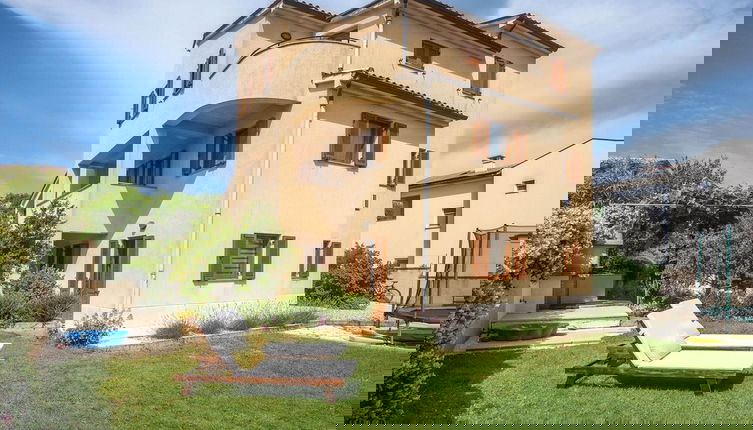 Foto 1 - Spacious Home With Private Terrace and Garden