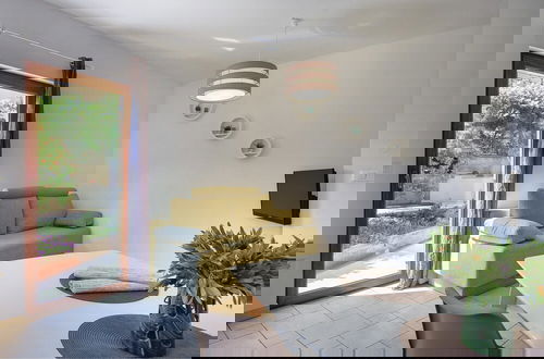 Foto 11 - Spacious Home With Private Terrace and Garden