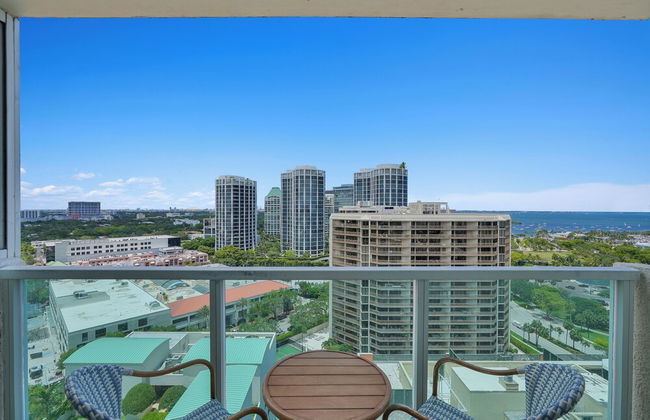 Glamorous Bay View Studio in the Grove - Photo 19