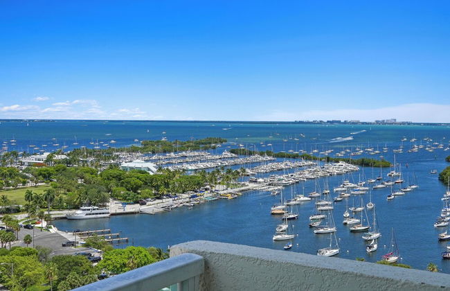 Glamorous Bay View Studio in the Grove - Photo 30