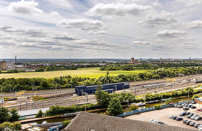 Contemporary Two Bedroom Apartment - Foto 24