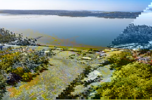 Photo 29 - Penn Cove Overlook by Avantstay Cabin w/ Views