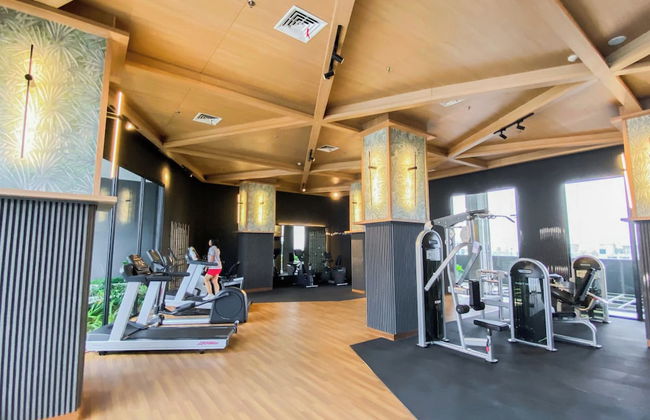 Restful And Cozy Stay Studio With Balcon At Collins Boulevard Apartment - Foto 13