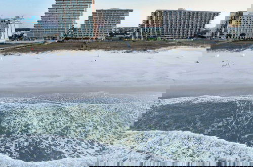 Foto 16 - Stylish Beachfront Retreat ~ Gulf Views ~ Pools!