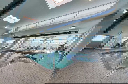 Foto 8 - Stylish Beachfront Retreat ~ Gulf Views ~ Pools!