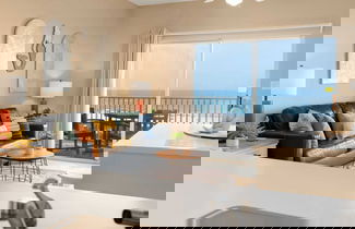 Foto 1 - Stylish Beachfront Retreat ~ Gulf Views ~ Pools!
