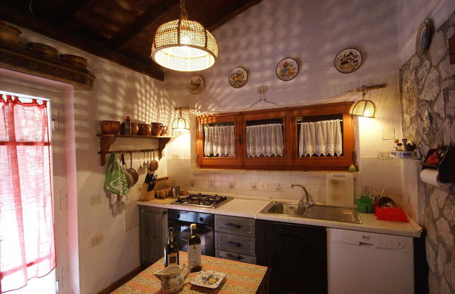 Charming Cottage With Panoramic Pool - Photo 4