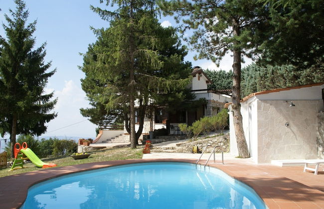 Charming Cottage With Panoramic Pool - Photo 8