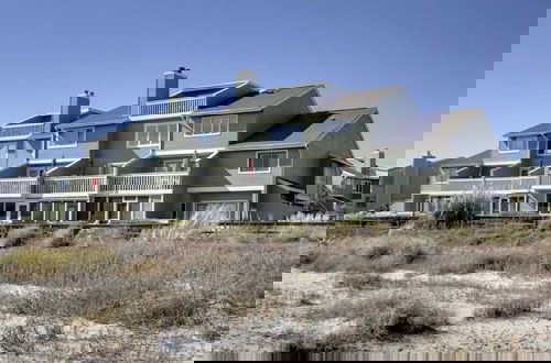 Photo 28 - 11E Mariners Walk by Avantstay Ocean Views Beachfront Living Shared Pool