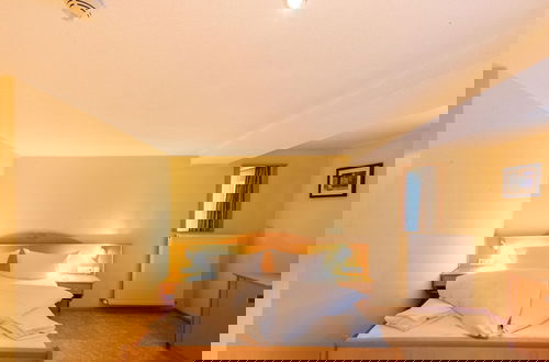 Foto 5 - Nice Apartment in Langenfeld With Garden