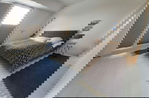 Foto 3 - Penthouse Apartment With Pool
