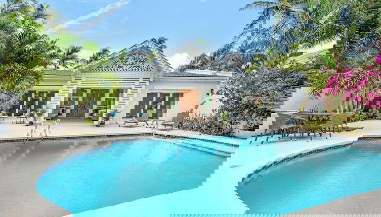 Foto 1 - Orchid House