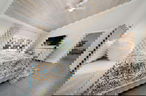 Photo 4 - Orchid House