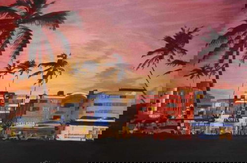 Foto 16 - Best Deal 2BR Modern Beachfront Ocean Drive Wifi