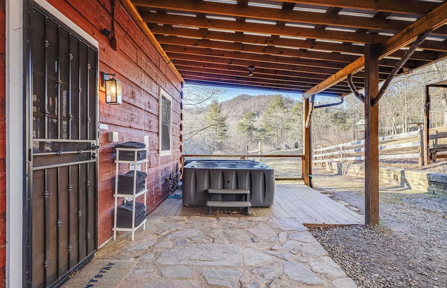Red Cedar by Avantstay Cabin w/ Hot Tub + Views! - Photo 10