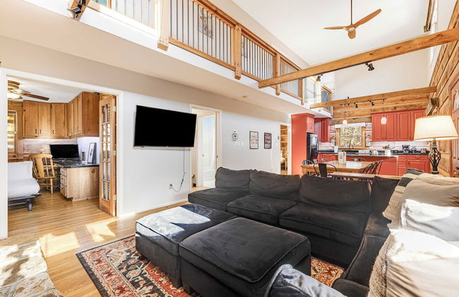 Red Cedar by Avantstay Cabin w/ Hot Tub + Views! - Photo 31