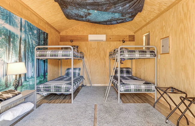 Red Cedar by Avantstay Cabin w/ Hot Tub + Views! - Photo 38