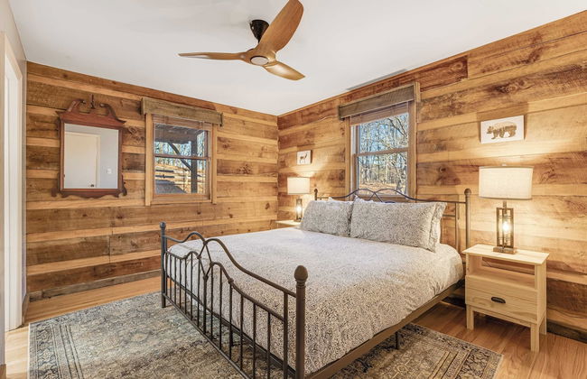Red Cedar by Avantstay Cabin w/ Hot Tub + Views! - Photo 20