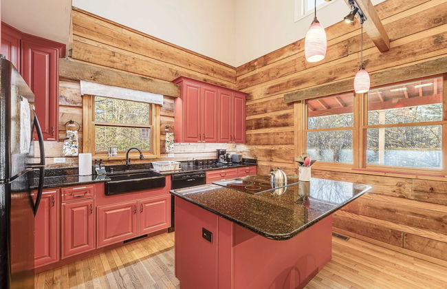 Red Cedar by Avantstay Cabin w/ Hot Tub + Views! - Photo 36