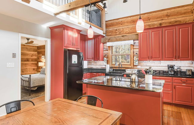 Red Cedar by Avantstay Cabin w/ Hot Tub + Views! - Photo 25