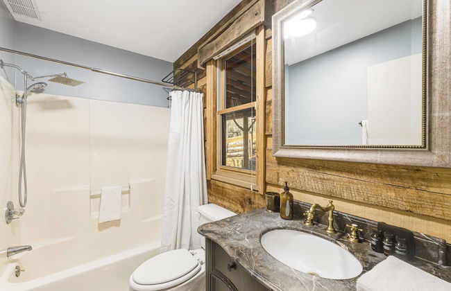 Red Cedar by Avantstay Cabin w/ Hot Tub + Views! - Photo 24