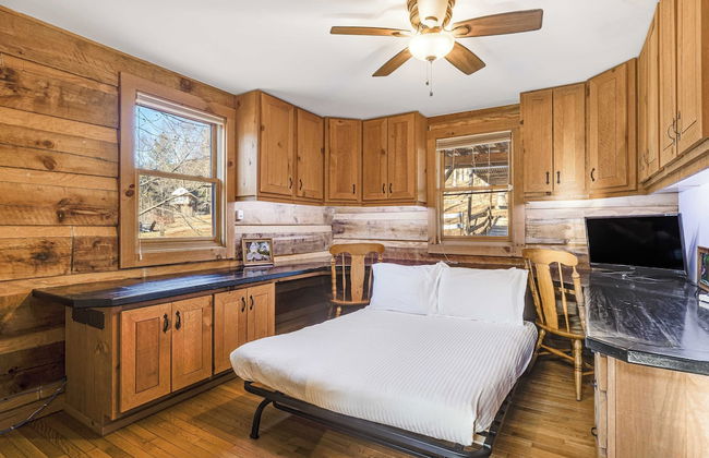 Red Cedar by Avantstay Cabin w/ Hot Tub + Views! - Photo 13