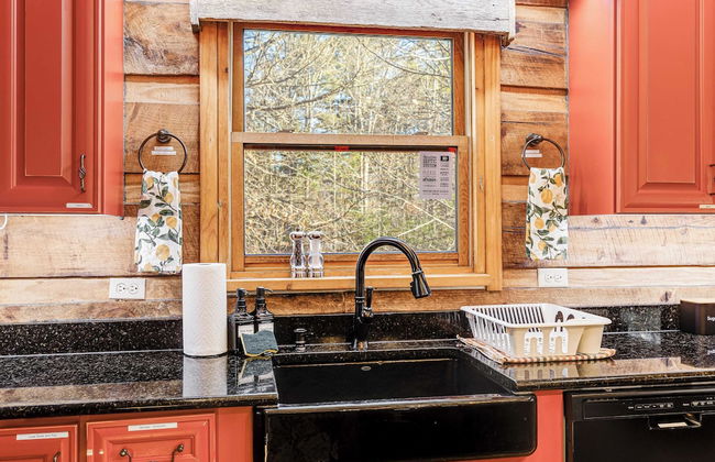 Red Cedar by Avantstay Cabin w/ Hot Tub + Views! - Photo 17