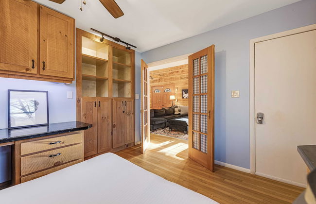 Red Cedar by Avantstay Cabin w/ Hot Tub + Views! - Photo 11