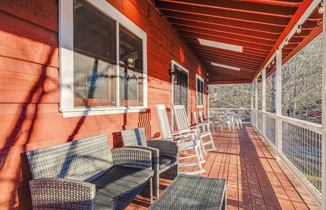 Red Cedar by Avantstay Cabin w/ Hot Tub + Views! - Photo 3