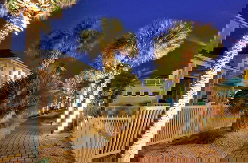 Foto 49 - Pool, Near the Beach, Deck Golf Cart Zone Latitude Adjustment by Avantstay