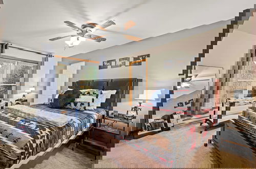 Foto 34 - Mews Mountain House by Avantstay Walk to Beach, Hot Tub, Game Room
