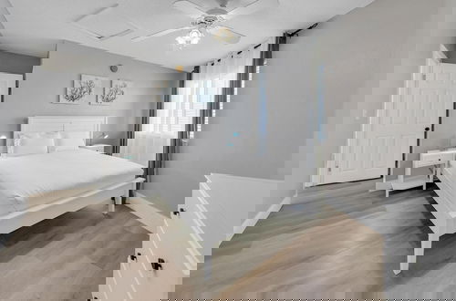 Foto 3 - Crystal Village II, Unit 16B