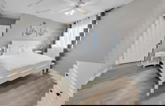 Foto 3 - Crystal Village II, Unit 16B