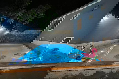 Photo 10 - Cozy House With Swimming Pool Near City Center