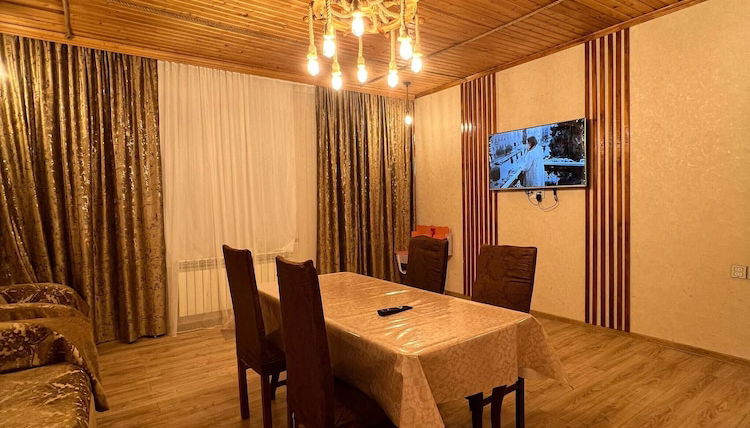 Photo 1 - Cozy House With Swimming Pool Near City Center
