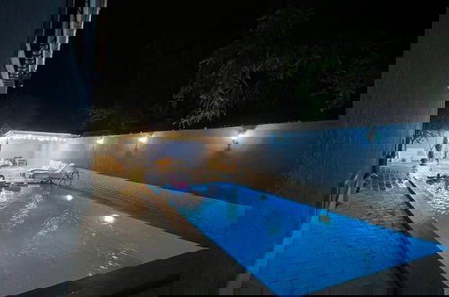 Photo 9 - Cozy House With Swimming Pool Near City Center