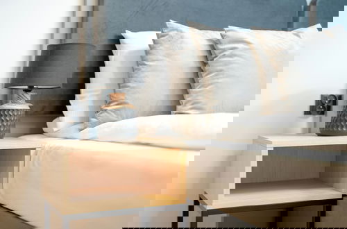 Photo 14 - Modern Studio for 2 by Renters