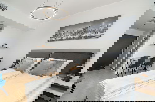 Photo 5 - Modern Studio for 2 by Renters