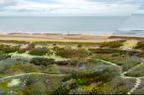 Photo 23 - Comfy Holiday Home, Beach Within Walking Distance