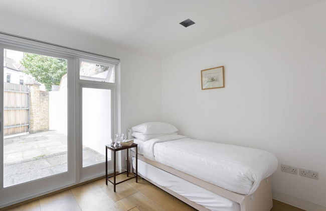 Gironde Road by Onefinestay - Photo 2