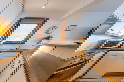 Foto 7 - Beautiful Apartment With Sea-views