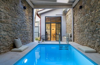 Photo 2 - Incomparable Plaka s Lux 2bdrm Apt w Pvt Heated Pool